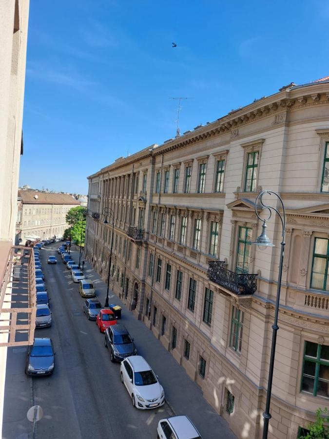 Sunny Studio At The Castle Будапеща Екстериор снимка